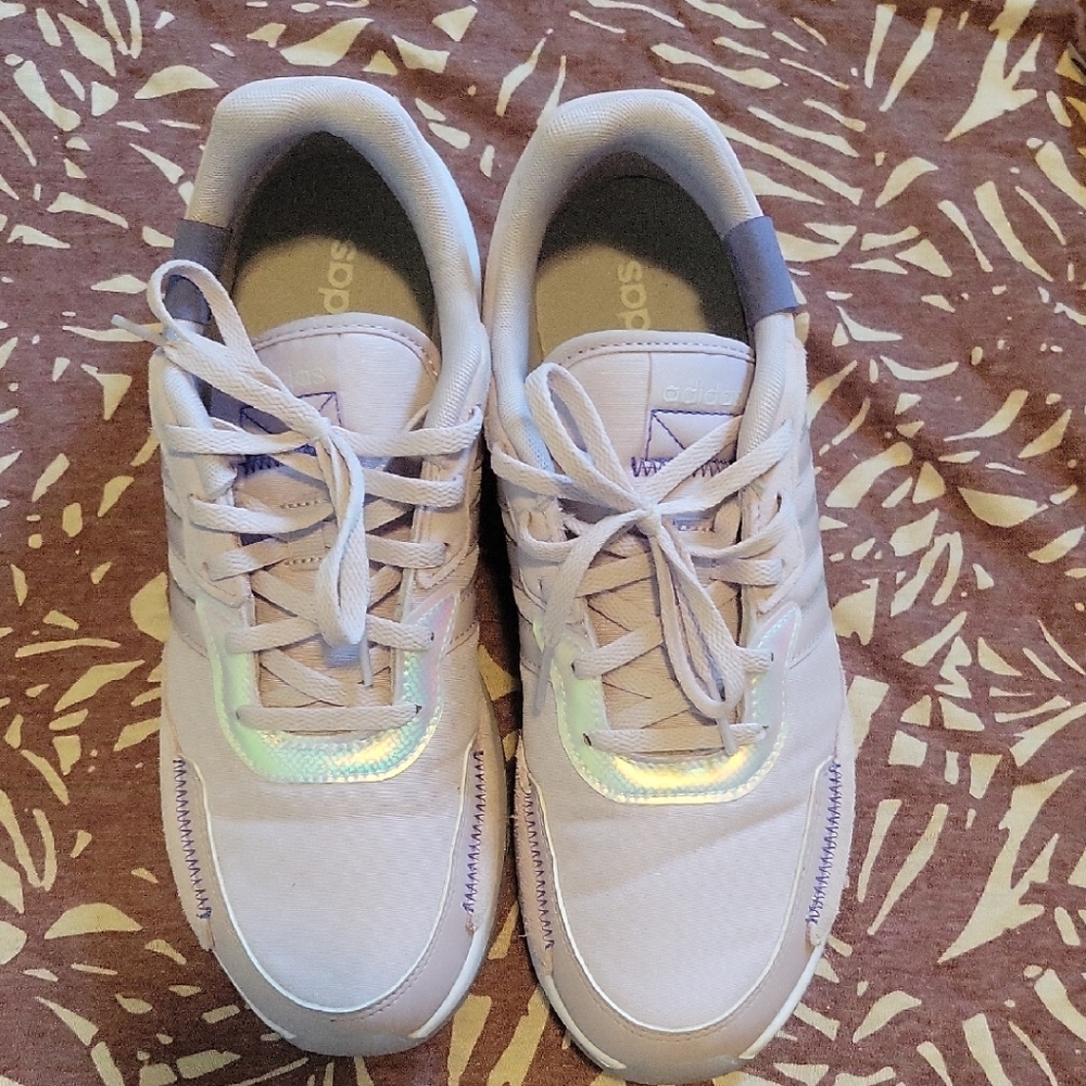 Adidas Lavender Sneakers Versatile Low-Top Design